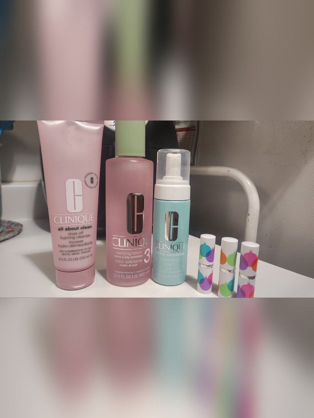 Clinique Skincare Set with Lip Balms - Pink & Mint